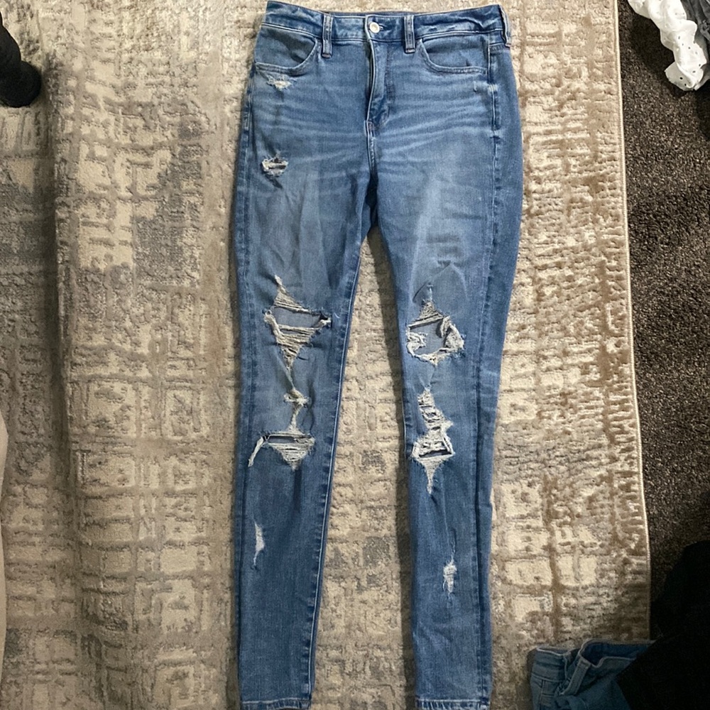 High Rise American Eagle ripped Jeans